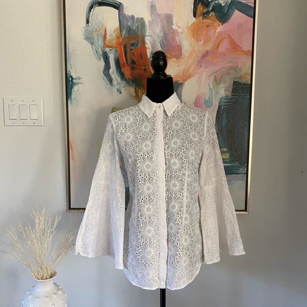 Neiman Marcus White Long Sleeve Button Down Blouse